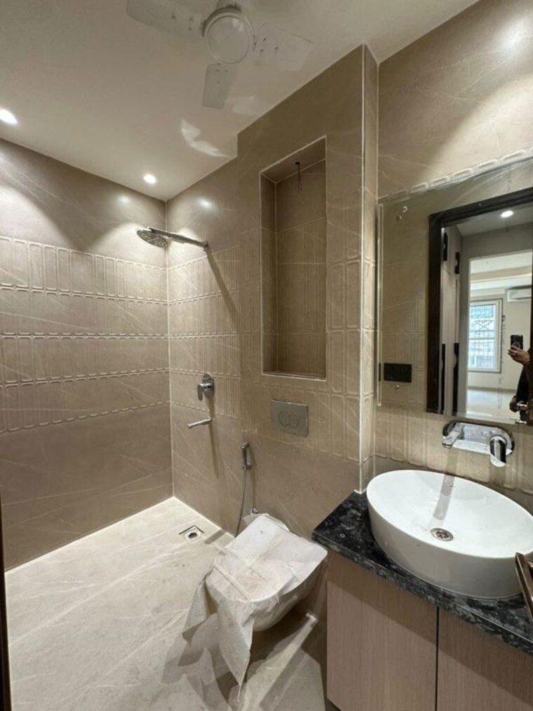 Bathroom, panchsheel enclave 5 Bedroom 226 Sq.Yd. Villa In Panchsheel Enclave Delhi 10768325