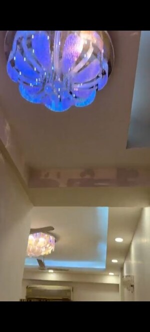 Furnished Amenities in 2.5 BHK Apartment at Mahagun Moderne, Sector 78 – for Rent