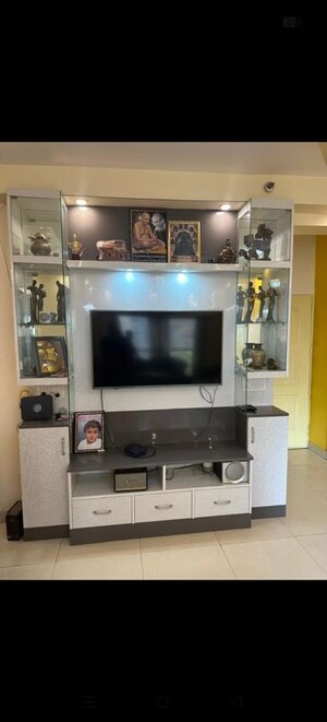 Furnished Amenities in 2.5 BHK Apartment at Mahagun Moderne, Sector 78 – for Rent