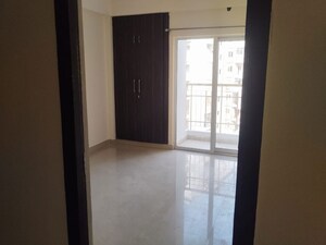 Room in 3 BHK Apartment at VVIP Homes, Gaur City 2 – for Rent