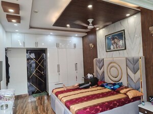 Bedroom in 2.5 BHK Apartment at VVIP Homes, Gaur City 2 – for Rent