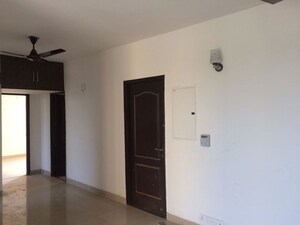 Room in 3.5 BHK Apartment at Unitech Uniworld Gardens, Sector 47 – for Rent