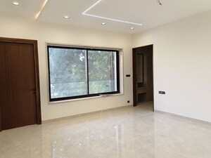 Room in 4 BHK Builder Floor at Jubilee Hills – for Rent