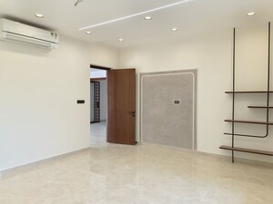 Room in 4 BHK Builder Floor at Jubilee Hills – for Rent