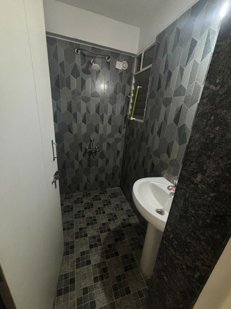 Bathroom, prkriti-surbhi-mangalam 1 Bedroom 550 Sq.Ft. Apartment In Dhanori Pune 10770071