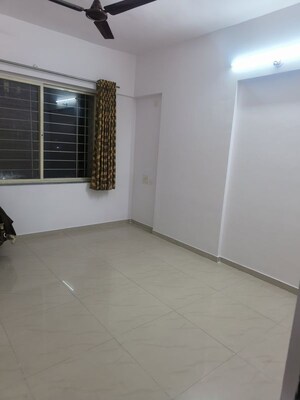 Room in 2.5 BHK Apartment at Essen Shonest Towers, Wakad – for Rent