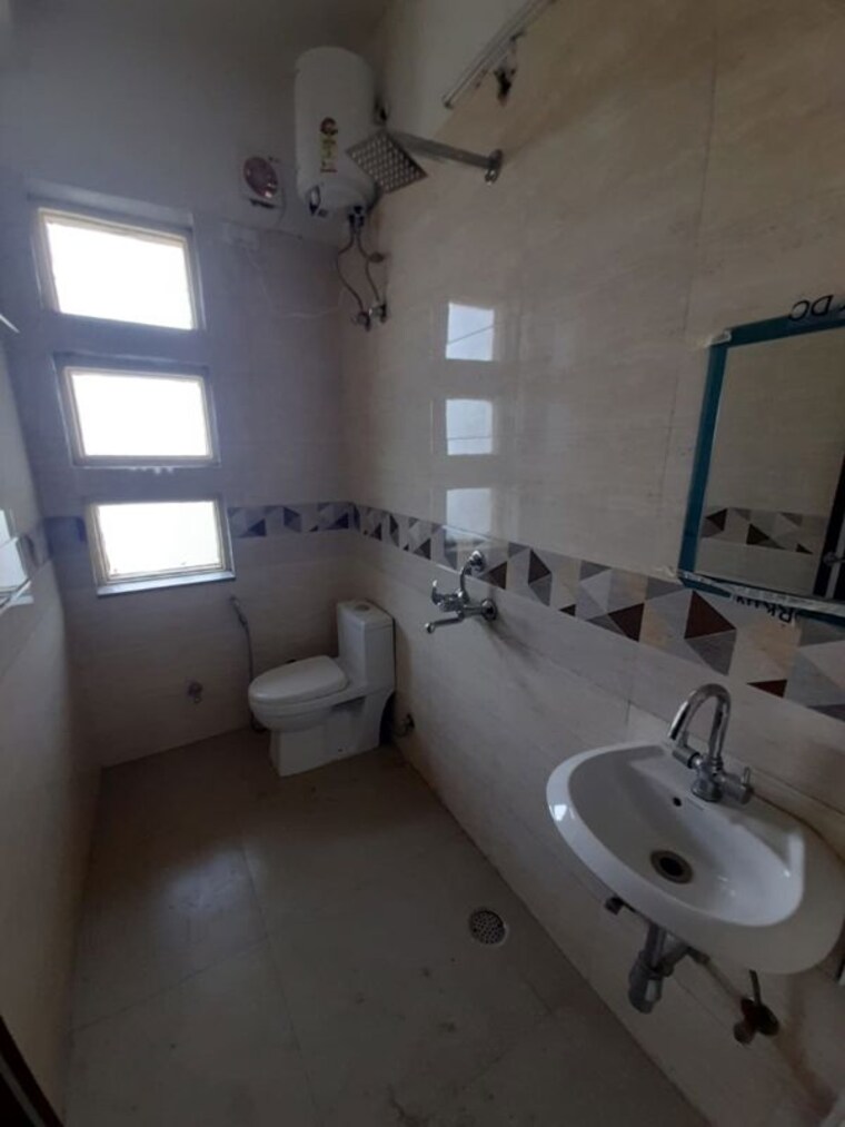Bathroom, sector 45 2 Bedroom 1400 Sq.Ft. Builder Floor In Sector 45 Gurgaon 10770090