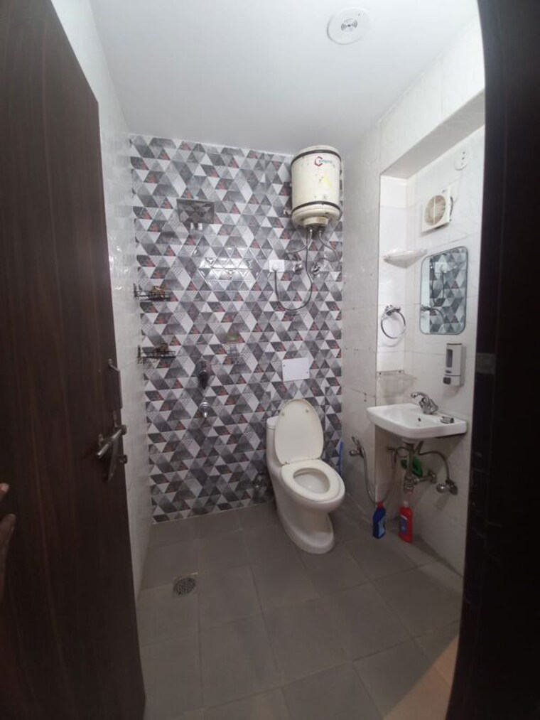 Bathroom, sector 42 1 Bedroom 250 Sq.Ft. Builder Floor In Sector 42 Gurgaon 10770213