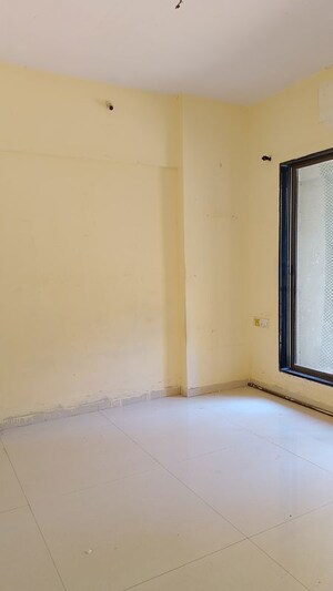 Room in 1 BHK Apartment at Navkar Building, Nalasopara West – for Rent