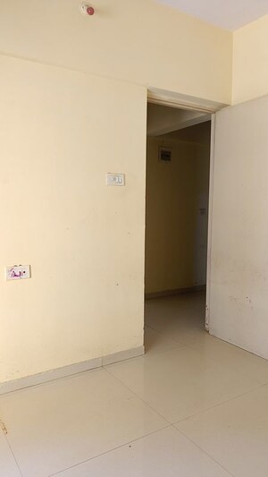 Room in 1 BHK Apartment at Navkar Building, Nalasopara West – for Rent