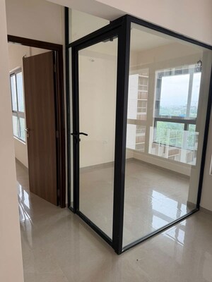 Room in 1.5 BHK Apartment at Piramal Vaikunth, Balkum Pada – for Rent