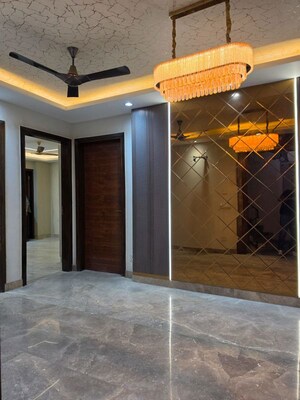 Building Lobby in 3 BHK Builder Floor at BPTP Parkland Pride, Sector 77 – for Sale