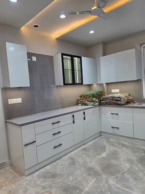 Kitchen in 3 BHK Builder Floor at BPTP Parkland Pride, Sector 77 – for Sale