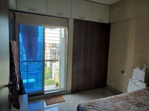 Room in 2 BHK Apartment at Platinum Casa Millennia, Andheri West – for Rent