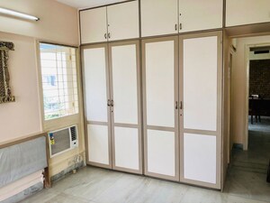 Room in 2 BHK Apartment at Bakers Field, Andheri West – for Rent