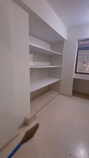 Room in 1 BHK Apartment at Vijay Vatika, Kavesar – for Rent