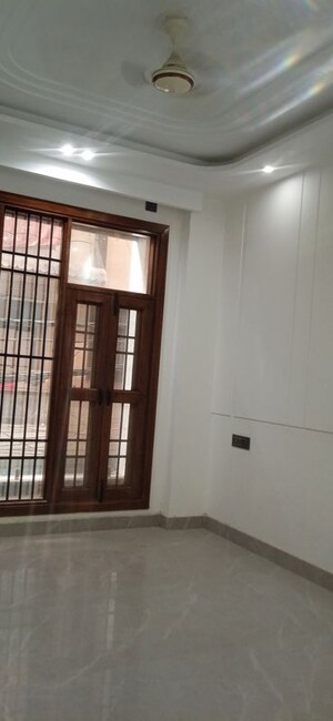 Room in 3 BHK Builder Floor at Shyam Vihar – for Sale