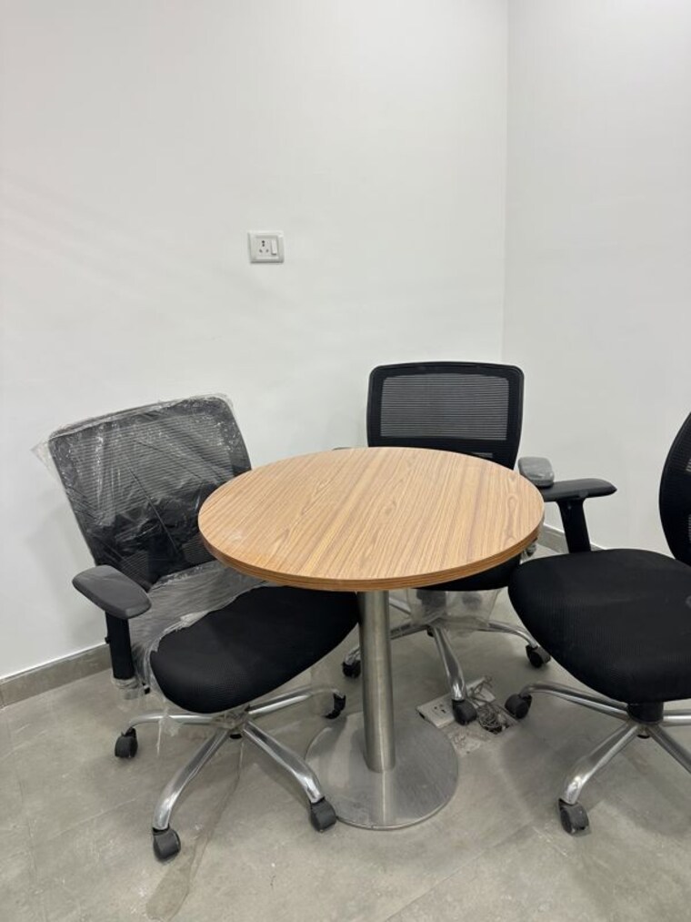 Team Area, spaze-platinum-tower Commercial Office Space 850 Sq.Ft. In Sector 47 Gurgaon 10770439