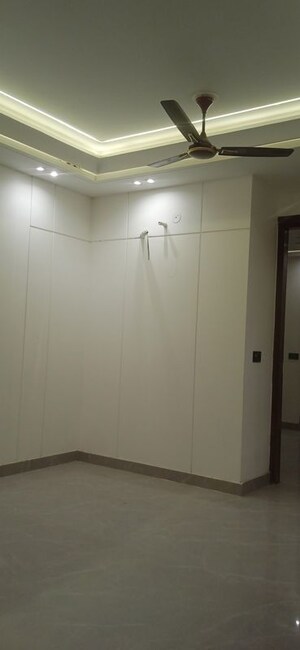 Room in 3 BHK Builder Floor at Mahipalpur – for Sale