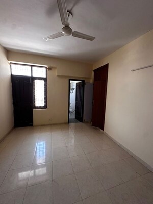 Room in 2 BHK Apartment at GPL Eden Heights, Sector 70 – for Rent