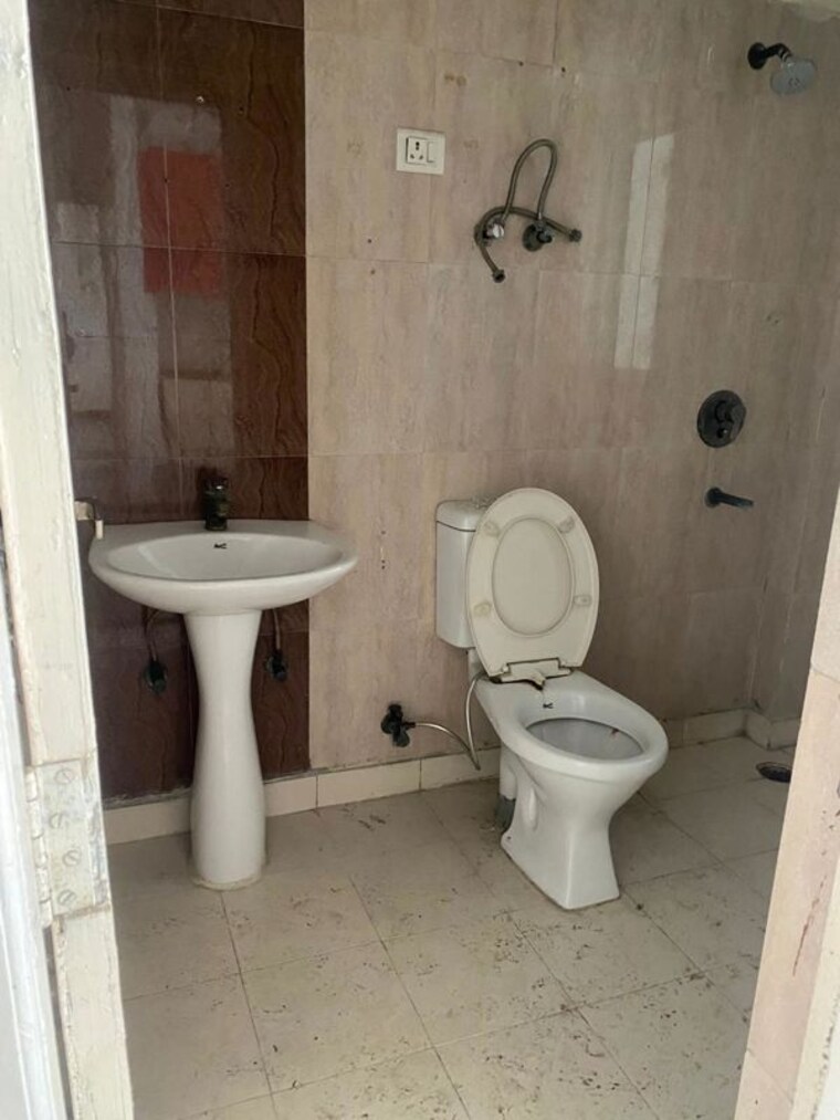 Bathroom, gardenia-gateway 2.5 Bedroom 1265 Sq.Ft. Apartment In Sector 75 Noida 10770454