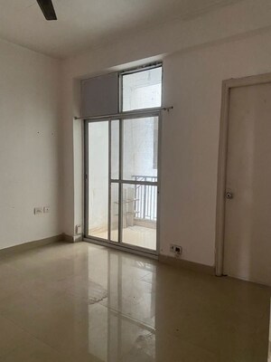 Room in 2.5 BHK Apartment at Gardenia Gateway, Sector 75 – for Rent