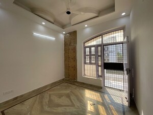 Room in 3 BHK Builder Floor at Green Fields Colony – for Rent