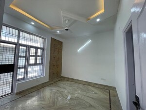 Room in 3 BHK Builder Floor at Green Fields Colony – for Rent