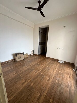 Room in 3 BHK Apartment at Saviour Green Arch, Tech Zone 4 Greater Noida – for Rent