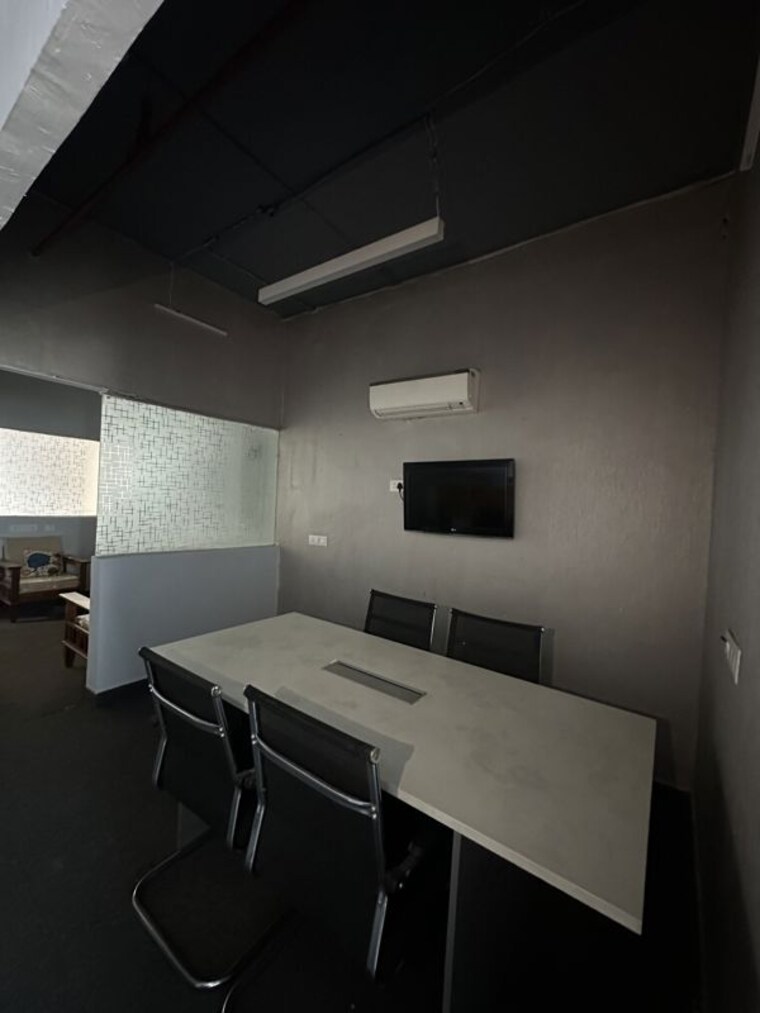 Team Area, emaar-emerald-plaza Commercial Office Space 640 Sq.Ft. In Sector 65 Gurgaon 10770589