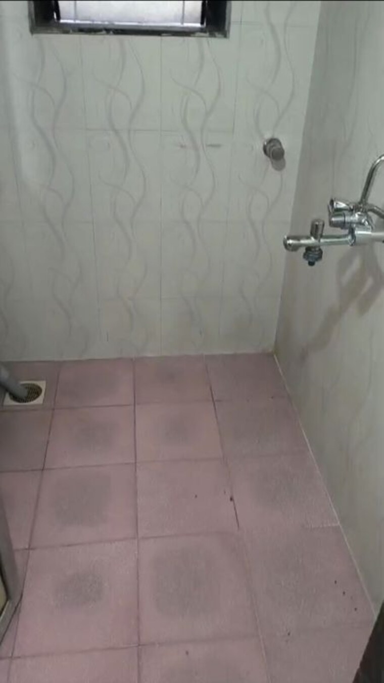 Bathroom, shree-sai-complex 1 Bedroom 550 Sq.Ft. Apartment In Prabhadevi Mumbai 10770575