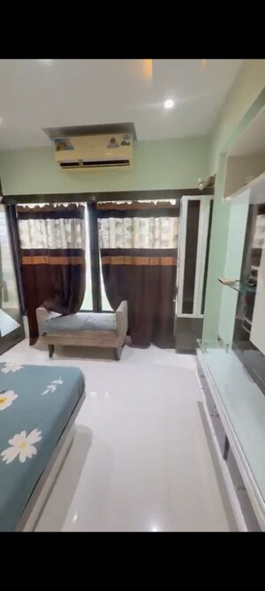 Team Area in 3 BHK Apartment at Varsha Apartment Vile Parle, Vile Parle West – for Rent
