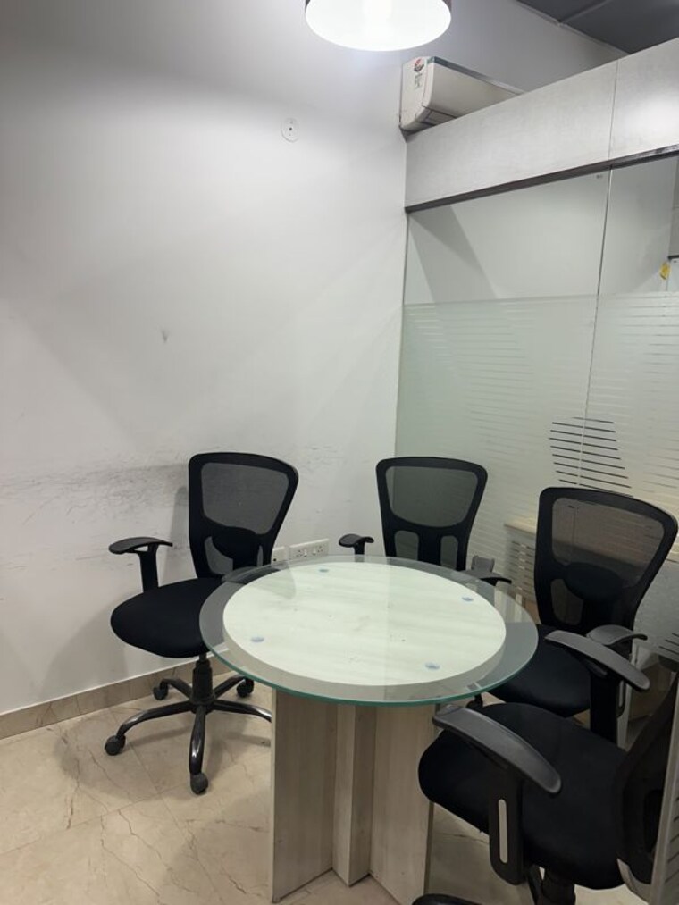 Team Area, emaar-emerald-plaza Commercial Office Space 640 Sq.Ft. In Sector 65 Gurgaon 10770627