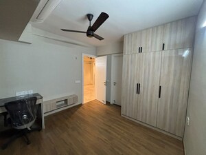 Room in 3 BHK Apartment at Signature Global City 63A, Sector 63a – for Rent