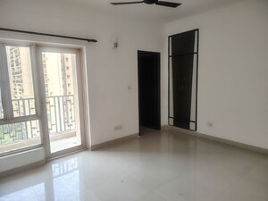 Room in 3 BHK Apartment at ATS Paradiso, Chi Iv Greater Noida – for Sale