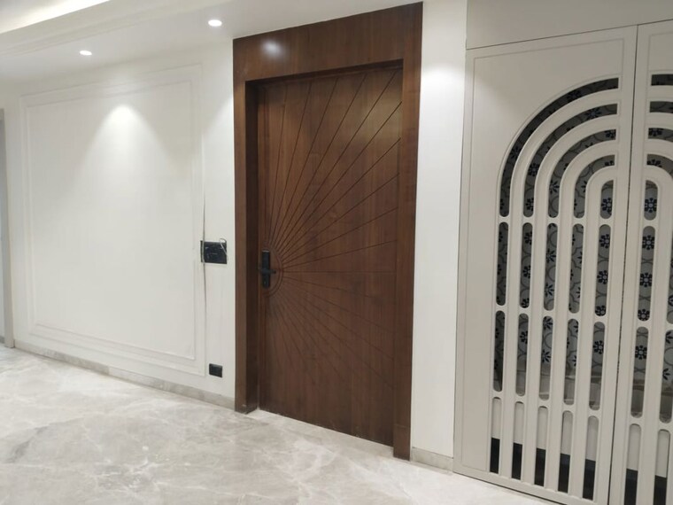 Room, sector 10 4 Bedroom 300 Sq.Ft. Builder Floor In Sector 10 Gurgaon 10770625