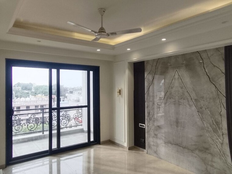 Room, sector 10 4 Bedroom 300 Sq.Ft. Builder Floor In Sector 10 Gurgaon 10770625
