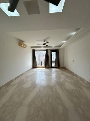 Room in 4 BHK Builder Floor at Greater Kailash I – for Rent