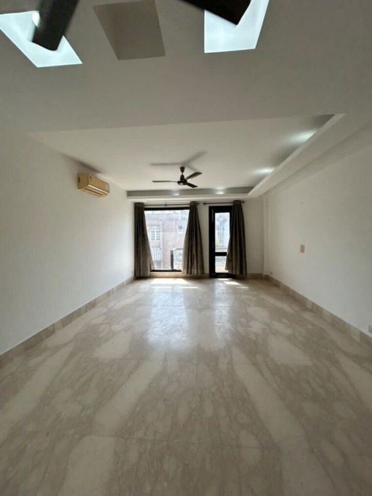 Room, greater kailash i 4 Bedroom 2700 Sq.Ft. Builder Floor In Greater Kailash I Delhi 10770690
