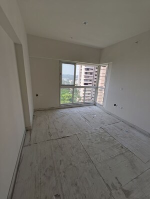 Room in 1 BHK Apartment at Swastik Platinum Apartment, Vikhroli East – for Rent
