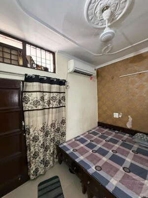 Kitchen in 2 BHK Builder Floor at Sector 40 – for Rent
