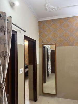 Building Lobby in 2 BHK Builder Floor at Sector 40 – for Rent
