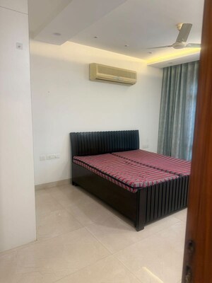Bedroom in 3 BHK Builder Floor at Sector 44 – for Rent