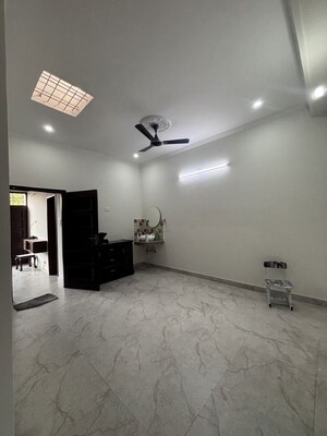 Furnished Amenities in 3 BHK Builder Floor at Sector 44 – for Rent