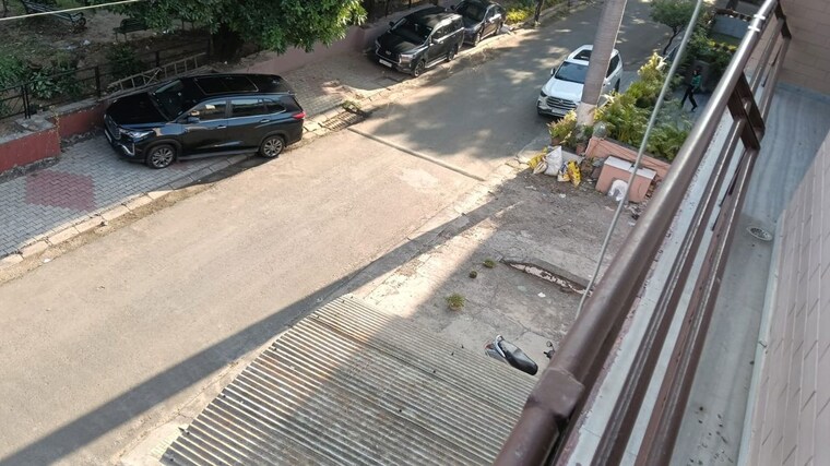 Balcony, sector 40 3 Bedroom 350 Sq.Yd. Builder Floor In Sector 40 Chandigarh 10770753