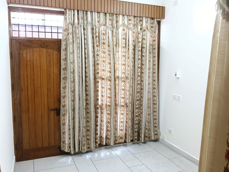 Bedroom, sector 40 3 Bedroom 350 Sq.Yd. Builder Floor In Sector 40 Chandigarh 10770753