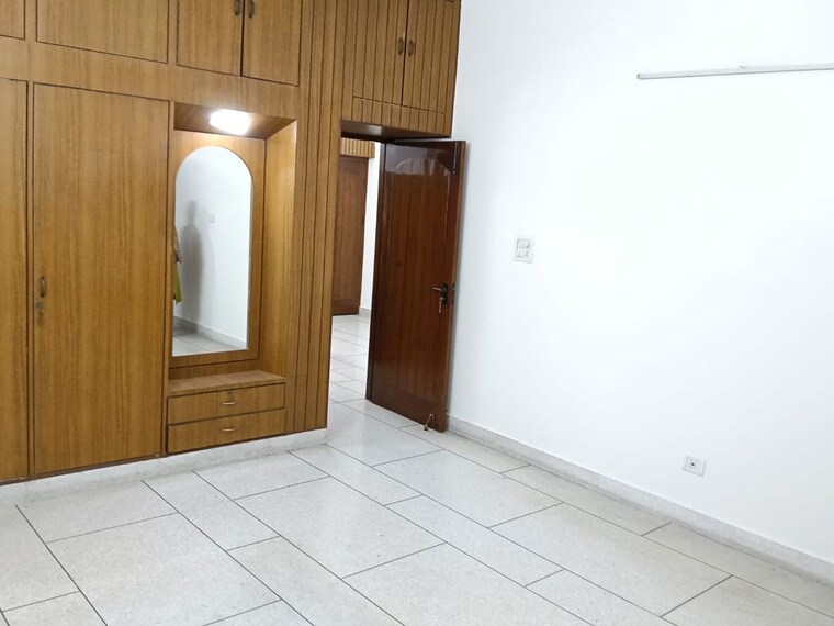 Room, sector 40 3 Bedroom 350 Sq.Yd. Builder Floor In Sector 40 Chandigarh 10770753