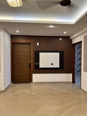 Room in 3 BHK Apartment at Anant Raj Estate Plots, Sector 63a – for Rent
