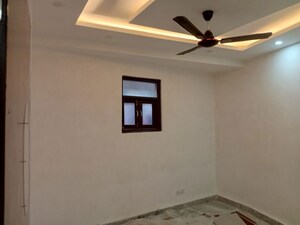 Room in 1 BHK Builder Floor at Kishangarh – for Rent