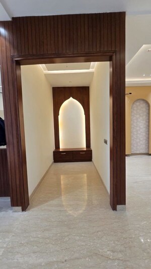Building Lobby in 6 BHK Villa at Aerocity – for Rent